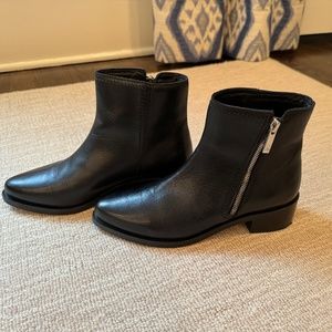 Aquatalia Geanna ankle booties